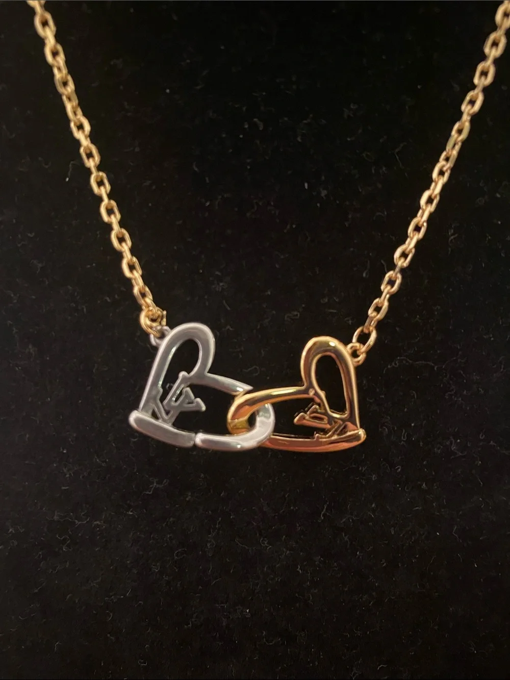 Fashion Jewelry Tri-Linked LV Heart Necklace in Gold, Silver and Rose Gold